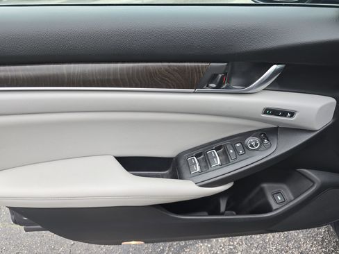 Used 2019 Honda Accord Touring image 25