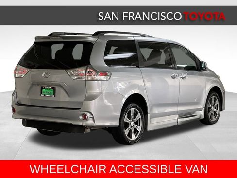 Used 2017 Toyota Sienna SE image 10