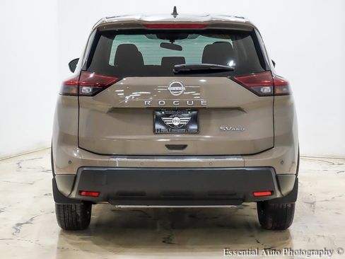 Used 2024 Nissan Rogue SV image 7