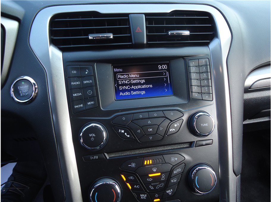 Used 2018 Ford Fusion SE FWD image 22