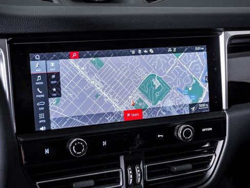 Certified 2025 Porsche Macan image 22