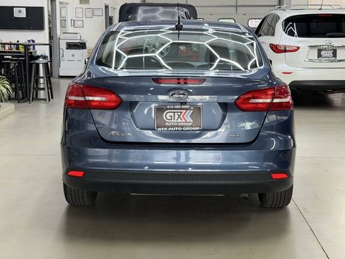 Used 2018 Ford Focus SEL w/ Cold Weather Package FWD image 3