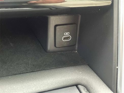 Used 2021 Land Rover Discovery S image 27