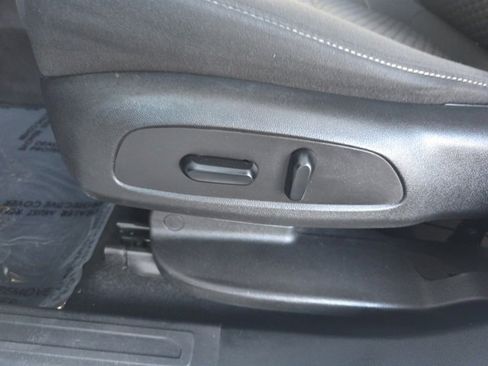 Used 2019 GMC Acadia SLE image 25