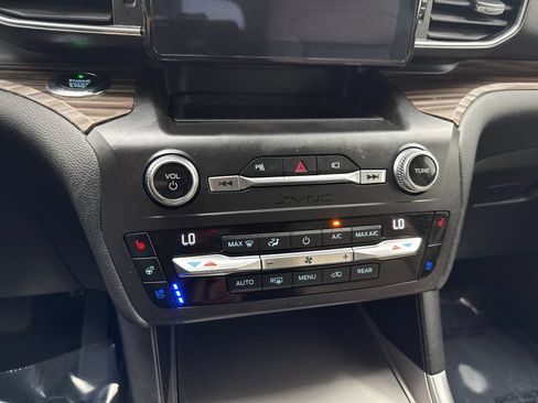 Used 2020 Ford Explorer Limited AWD/4WD image 25