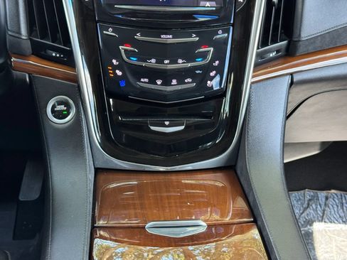 Used 2017 Cadillac Escalade Luxury AWD/4WD image 17