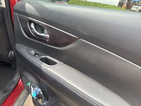 Used 2016 Nissan Rogue S FWD image 18