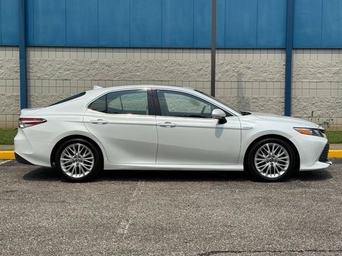 Used 2018 Toyota Camry XLE w/ Audio Package FWD image 4