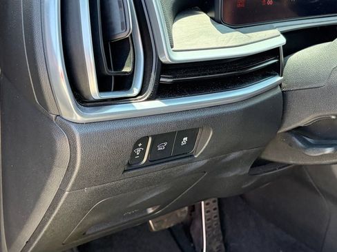 Used 2025 Kia Sorento SX AWD/4WD image 8