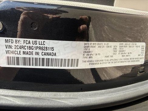 Used 2023 Chrysler Pacifica Touring-L FWD image 27