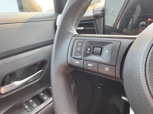 Used 2025 Nissan Kicks SV AWD/4WD image 31
