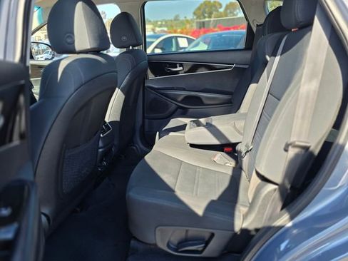 Used 2020 Kia Sorento LX w/ LX I4 Convenience Package FWD image 16