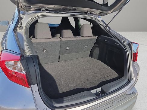 Used 2019 Toyota C-HR LE image 8