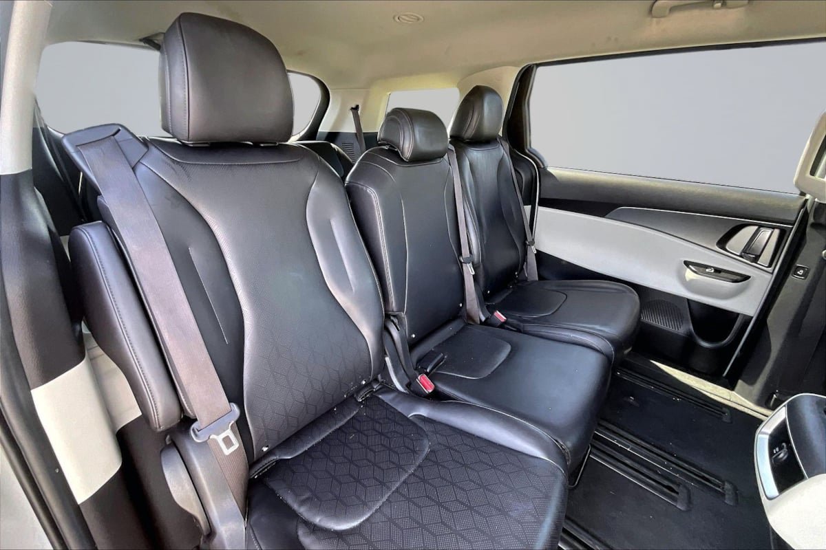 Used 2022 Kia Carnival LX FWD image 27