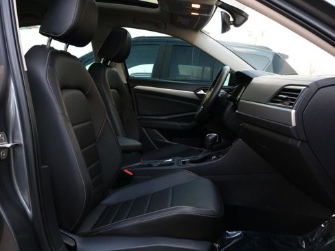 Used 2021 Volkswagen Jetta SE image 41