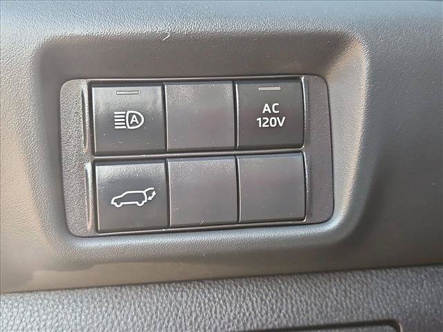 Used 2023 Toyota Highlander Bronze Edition FWD image 17