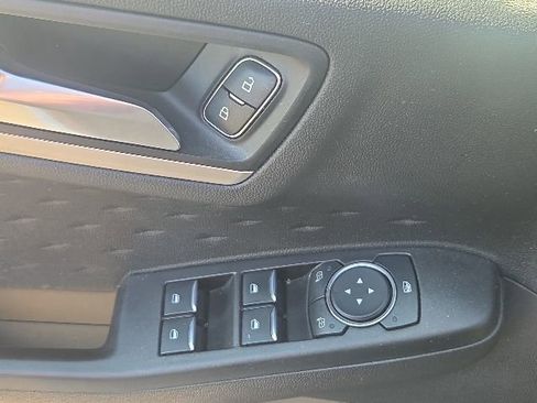 Used 2020 Ford Escape SE FWD image 22