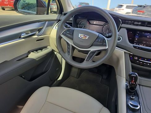 Used 2023 Cadillac XT5 Premium Luxury FWD image 9