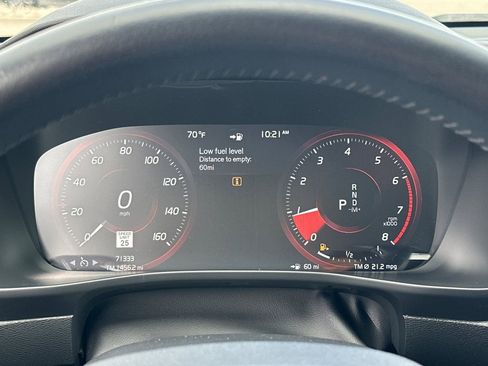 Used 2020 Volvo XC40 T5 Momentum image 23