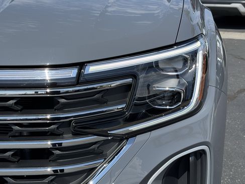 Used 2026 Volkswagen Atlas SE FWD image 5