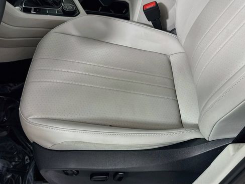 Certified 2024 Volkswagen Tiguan SE AWD/4WD image 12