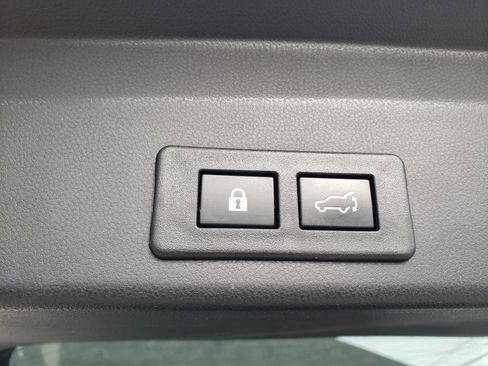 Used 2022 Subaru Ascent Limited w/ Popular Package #4 image 9