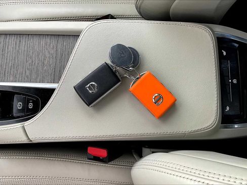 Used 2022 Volvo XC90 T8 Inscription image 14