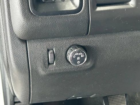 Used 2017 Chevrolet Colorado LT w/ LT Convenience Package RWD image 18