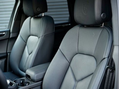 Certified 2026 Porsche Macan AWD/4WD image 25