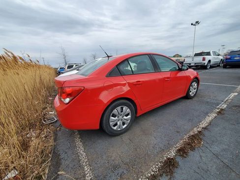 Used 2014 Chevrolet Cruze LS image 4