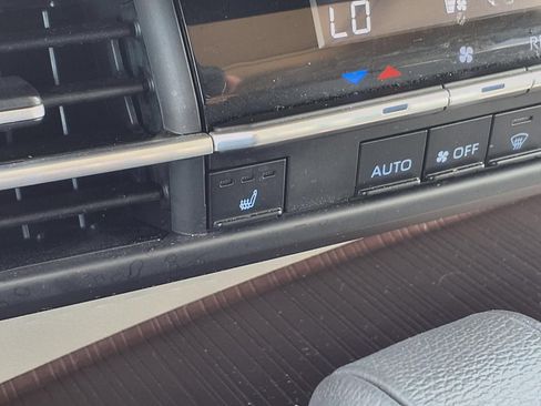 Certified 2023 Toyota Sienna XLE FWD image 13