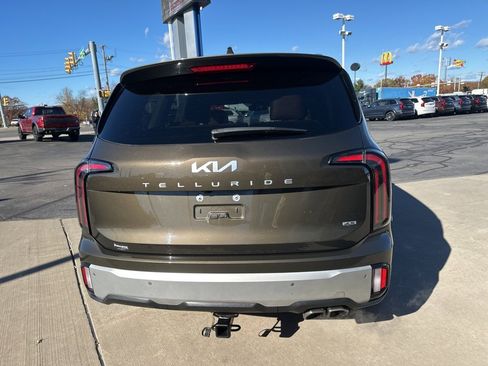 Used 2024 Kia Telluride EX w/ EX Captain's Chair Package image 6