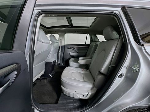 Used 2023 Toyota Highlander Platinum image 25