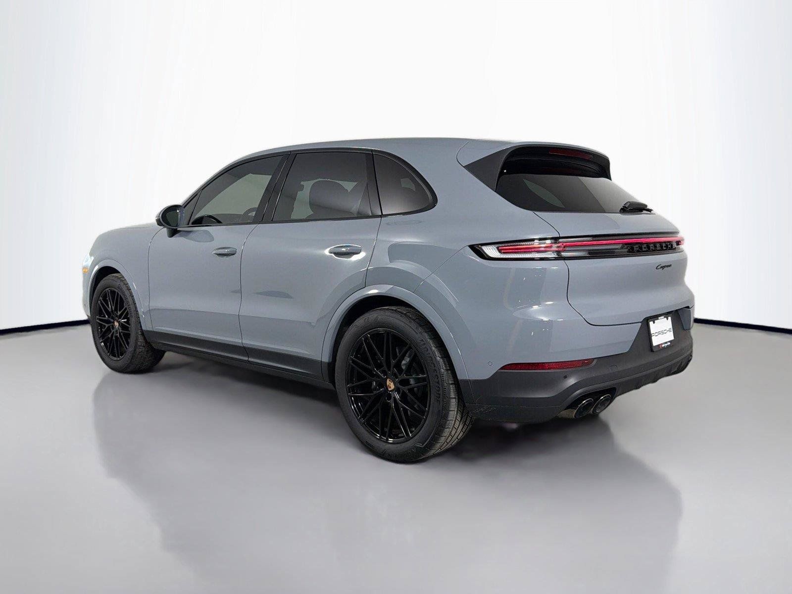 Certified 2025 Porsche Cayenne AWD/4WD image 3