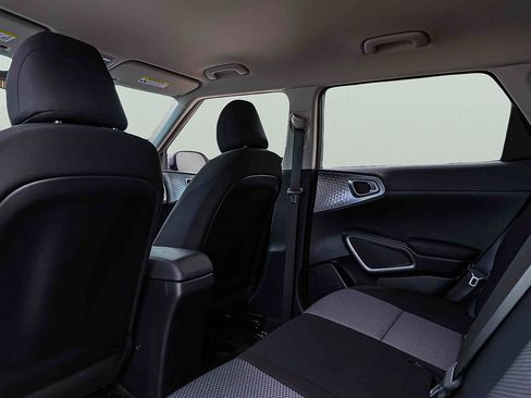 Certified 2025 Kia Soul LX w/ LX Technology Package FWD image 22