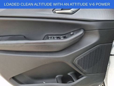 Used 2023 Jeep Grand Cherokee Altitude AWD/4WD image 12