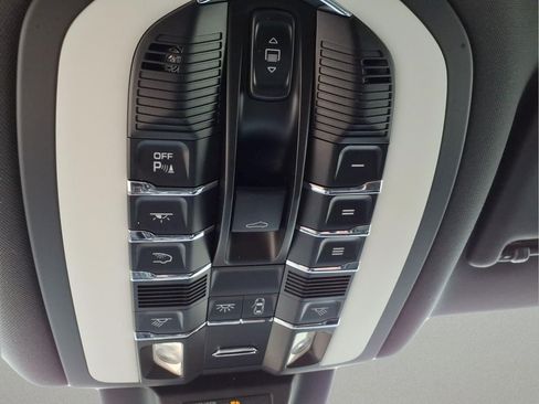 Used 2018 Porsche Macan AWD/4WD image 23