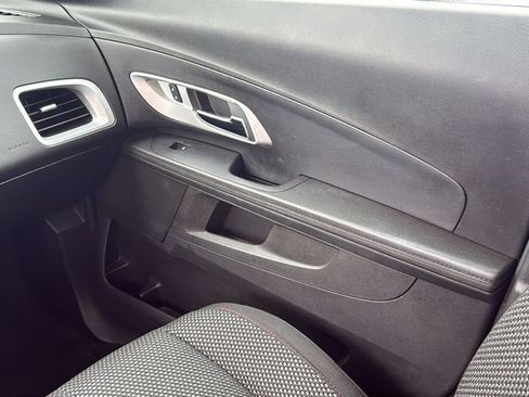 Used 2017 Chevrolet Equinox LT w/ Convenience Package image 28