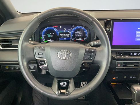Used 2025 Toyota Camry XSE FWD image 10