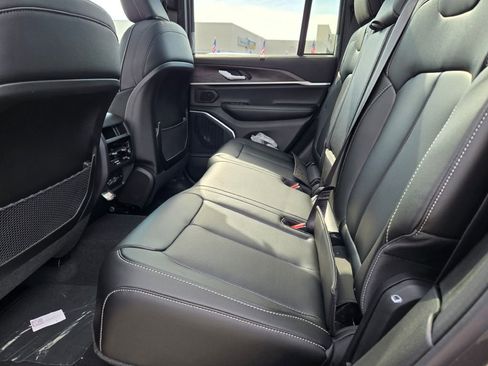 New 2025 Jeep Grand Cherokee Limited w/ Luxury Tech Group II image 16