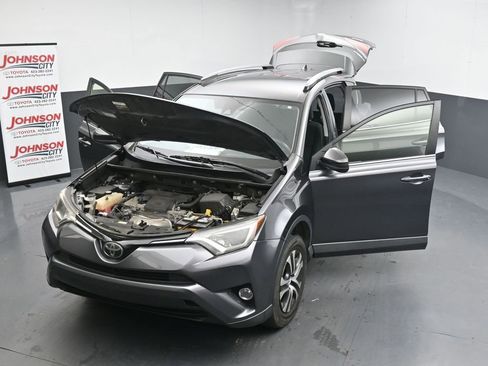 Used 2018 Toyota RAV4 LE FWD image 26