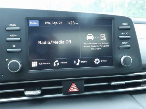 New 2025 Hyundai Elantra SE image 3