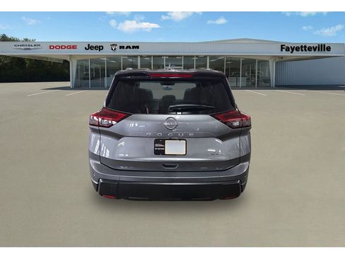 Used 2024 Nissan Rogue SV w/ SV Premium Package image 4