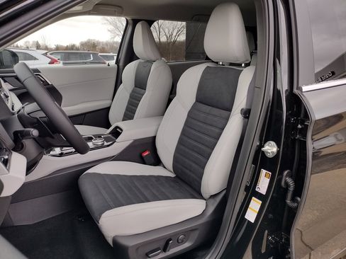 New 2025 Mitsubishi Outlander SE image 7