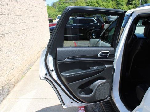 Used 2020 Jeep Grand Cherokee Limited AWD/4WD image 18