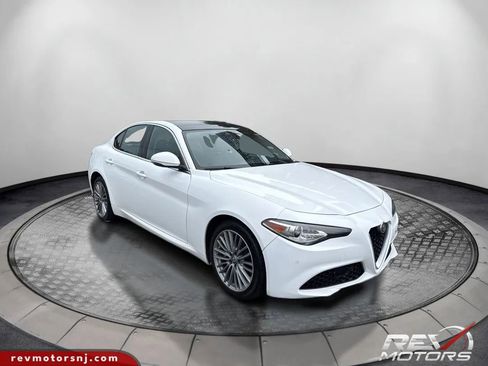 Used 2017 Alfa Romeo Giulia Ti w/ TI Lusso Package AWD/4WD image 7