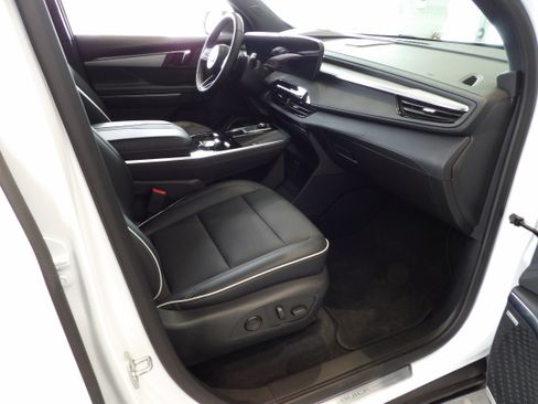 Used 2025 Buick Enclave Preferred image 28