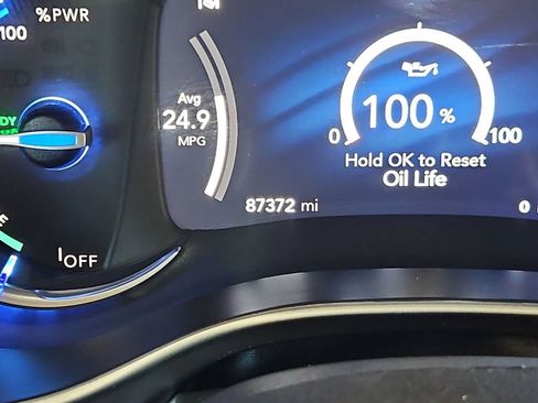 Used 2024 Chrysler Pacifica Limited FWD image 16