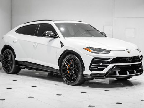 Used 2020 Lamborghini Urus image 3