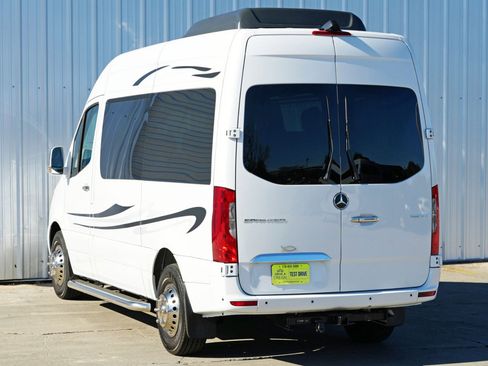 Used 2024 Mercedes-Benz Sprinter 2500 image 41